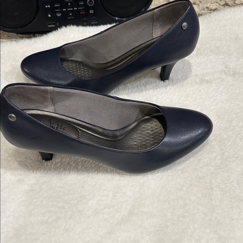 Nwob. Lifestride navy blue pumps
